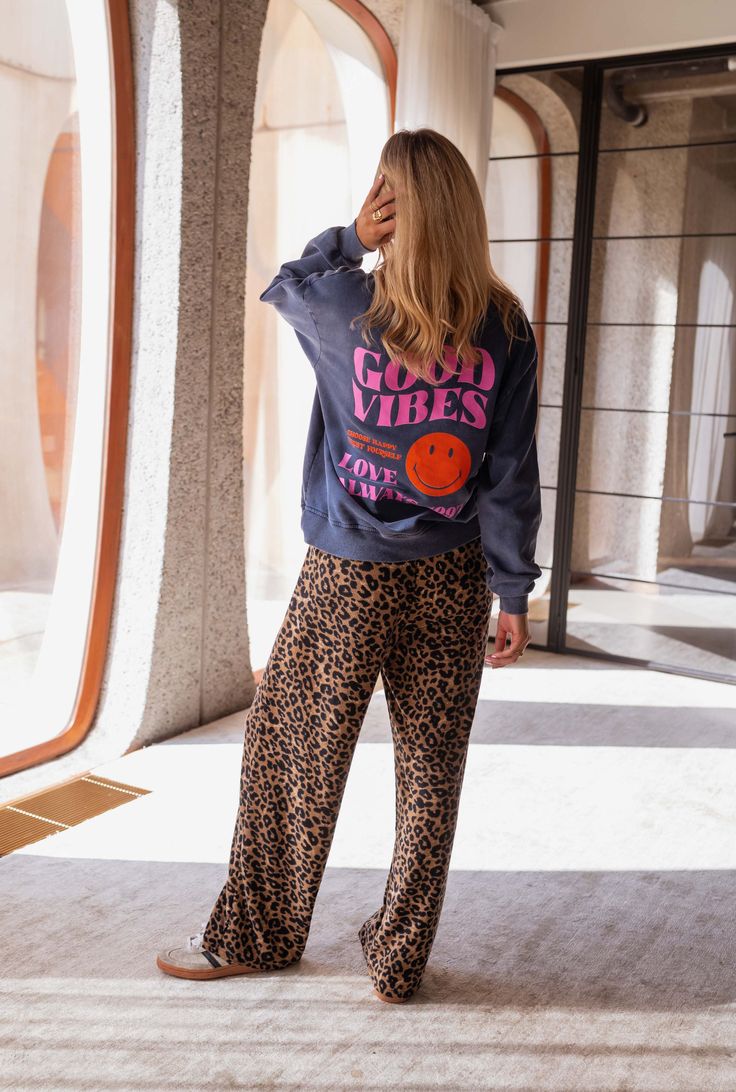Mira™ | Bukse med leopardmønster og urban komfort