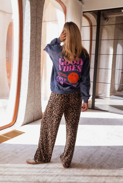 Mira™ | Bukse med leopardmønster og urban komfort