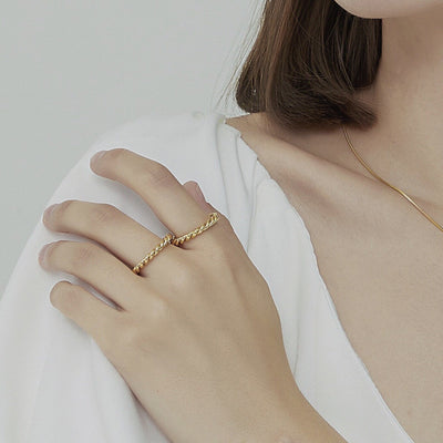Melody Twist Ring | 18k Gull