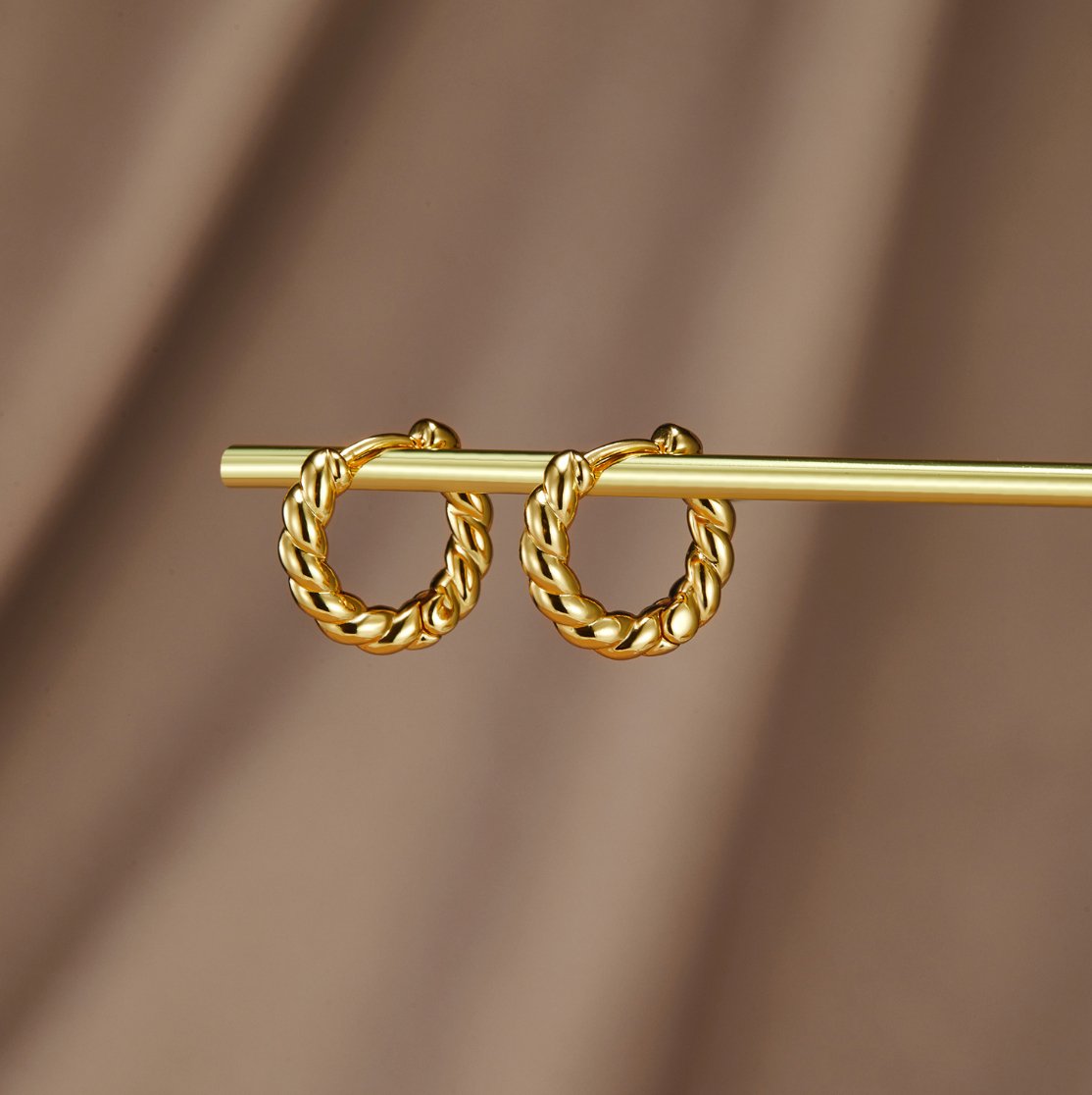 Luna Elegante Snoede Øreringer | 14k Gull