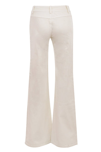Elfenbensfarget jeansskjorte med utsvungne jeans med vide ben