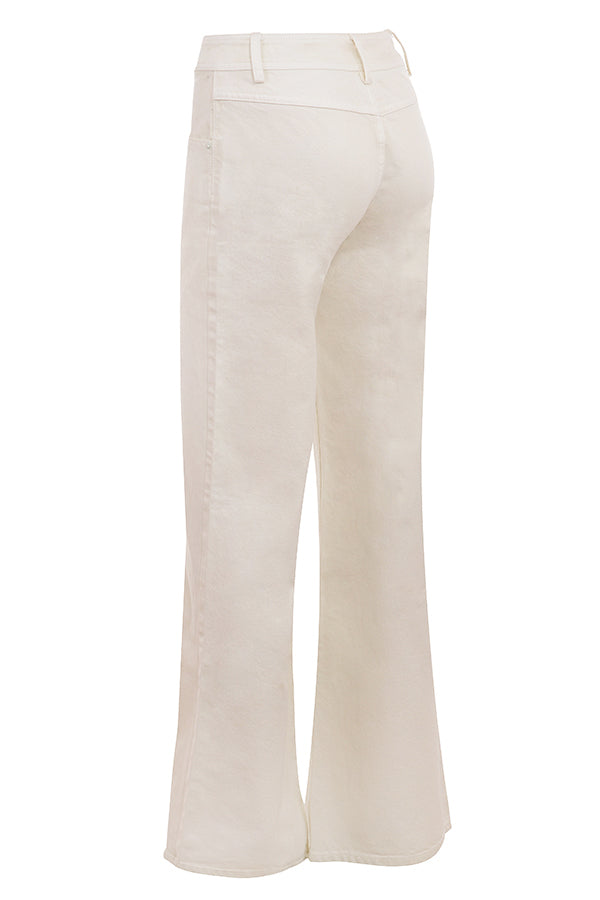 Elfenbensfarget jeansskjorte med utsvungne jeans med vide ben