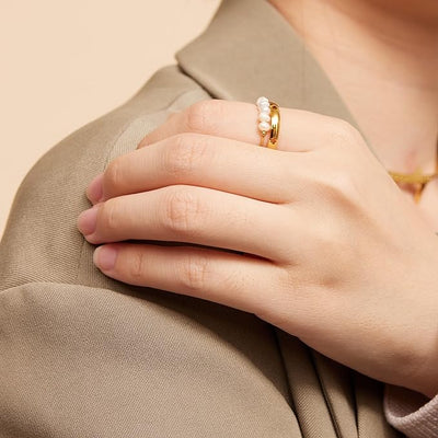 magnolia ring med ferskvannsperler | 18k Gull