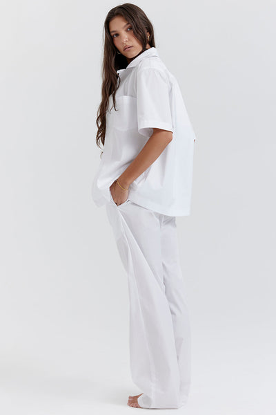 Hvit oversized skjorte med bukser med avslappet passform