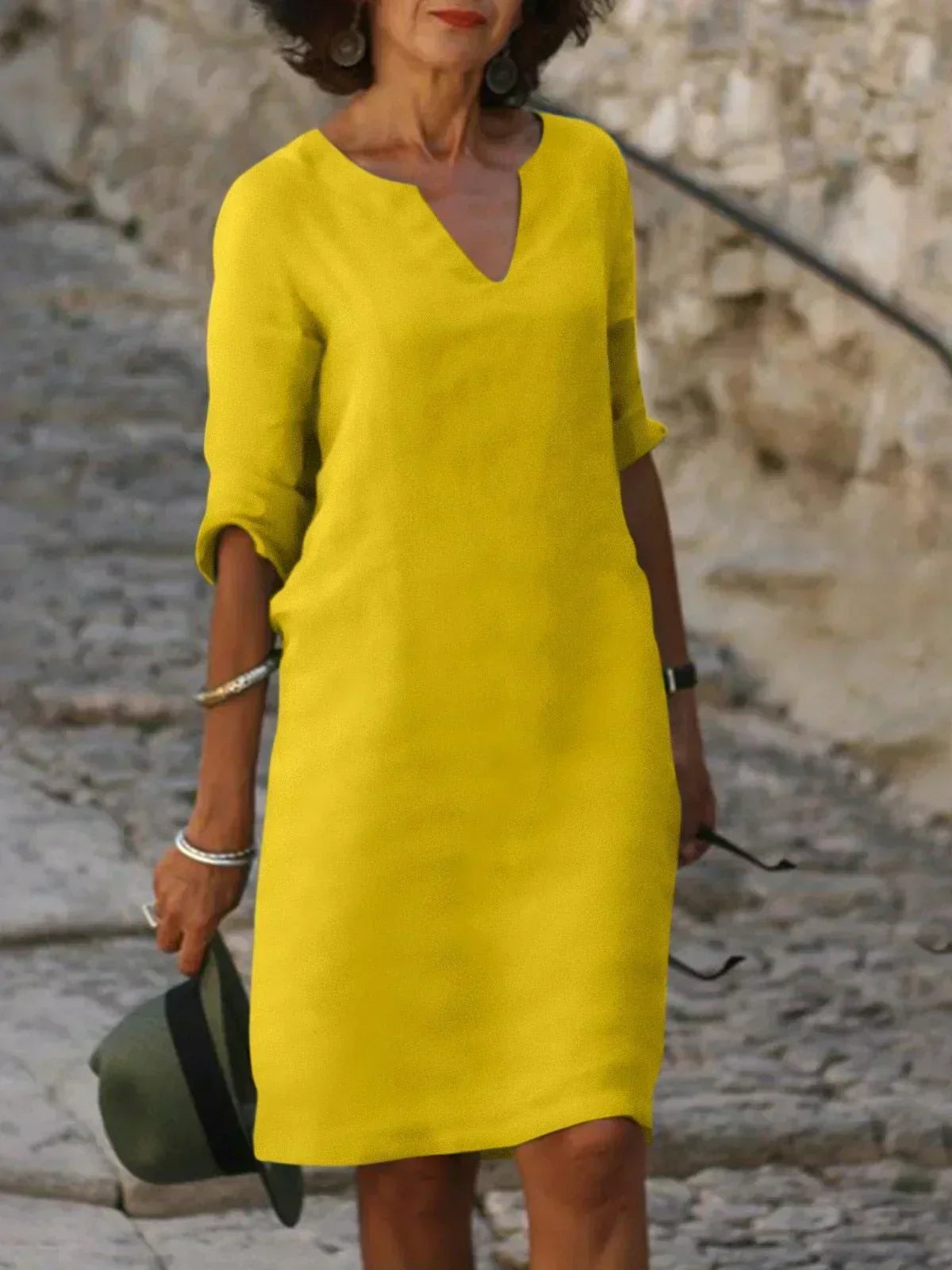 JOSETTE – Elegant kjole med V-hals