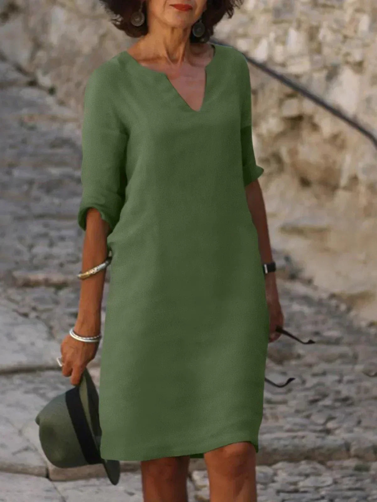 JOSETTE – Elegant kjole med V-hals