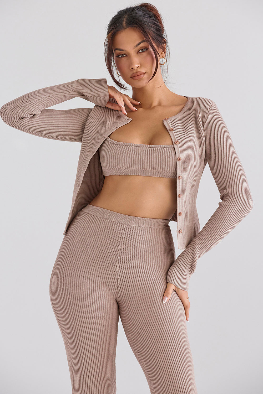 Ribbestrikket cardigan med leggings