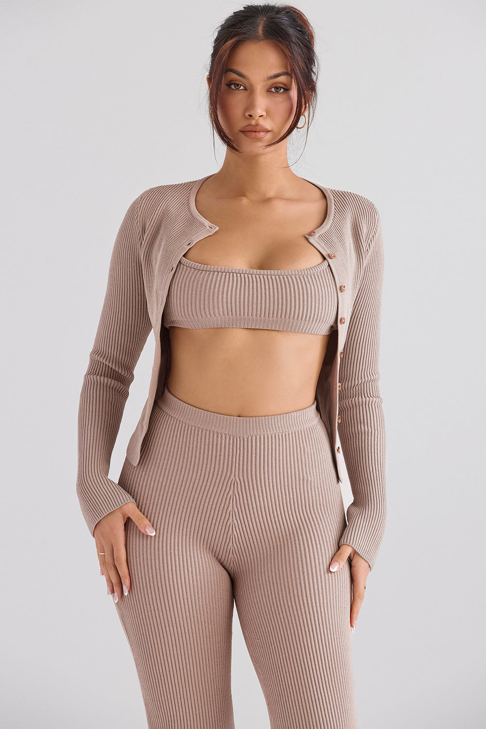 Ribbestrikket cardigan med leggings