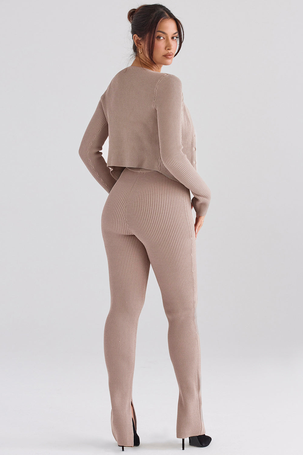 Ribbestrikket cardigan med leggings