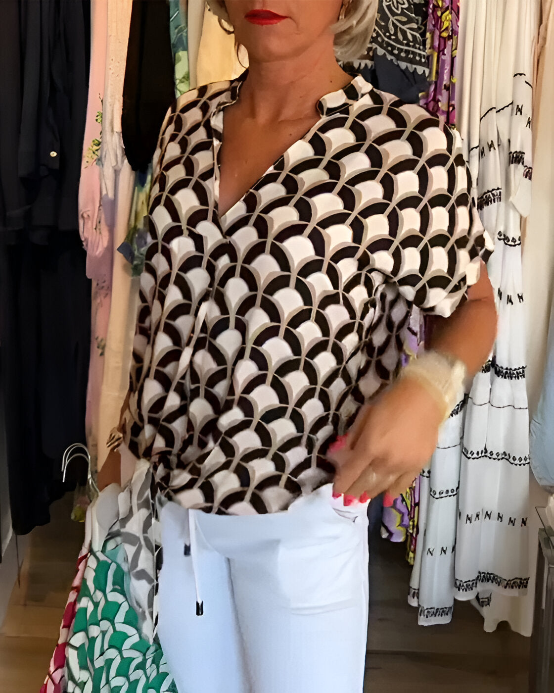 ELENA – Lekkert print-top med V-hals