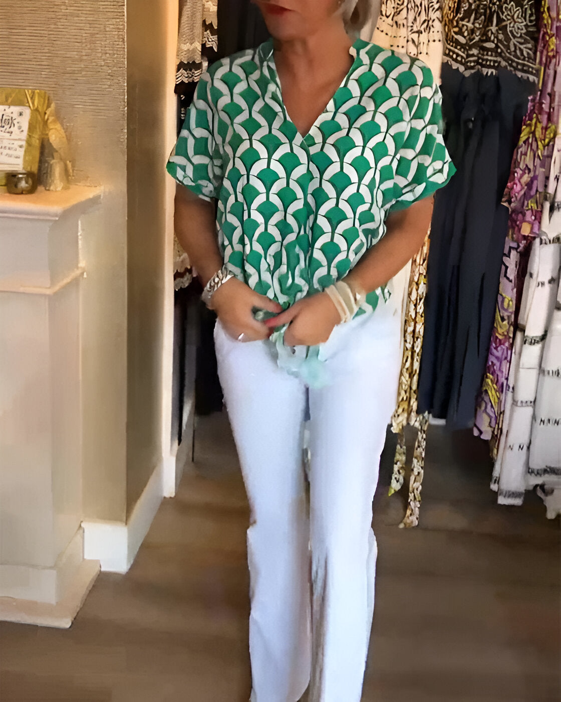 ELENA – Lekkert print-top med V-hals