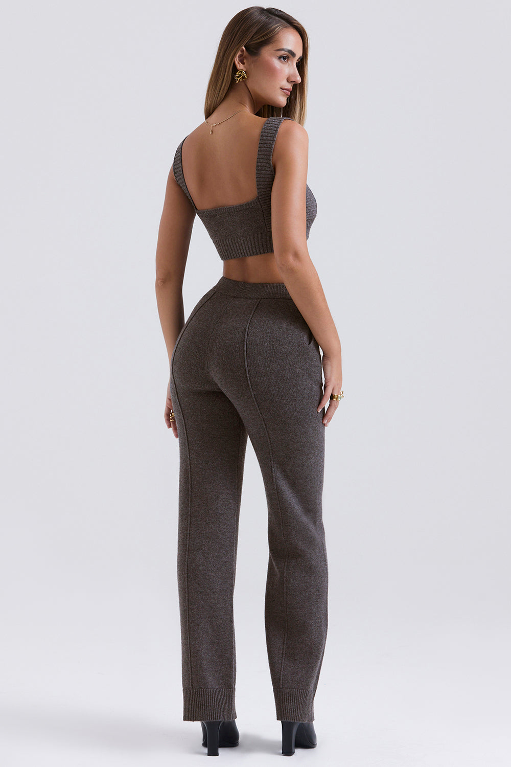 Antracitfarget cardigan i kashmirblanding med belte, bralette og bukser