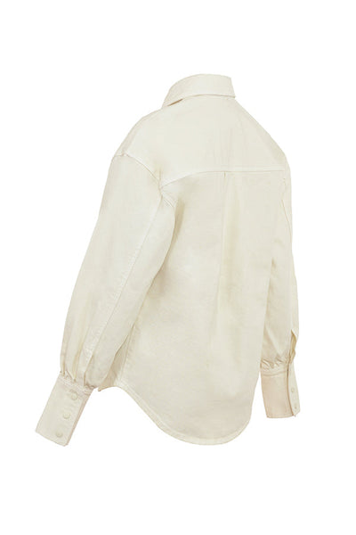 Elfenbensfarget jeansskjorte med utsvungne jeans med vide ben